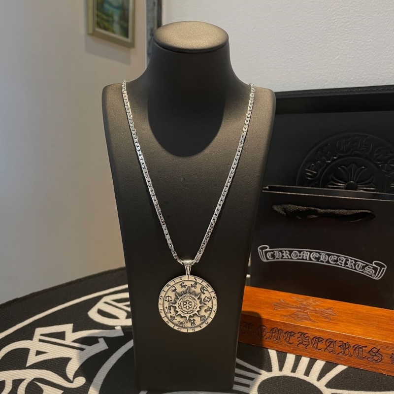Ch**me He**ts necklaces